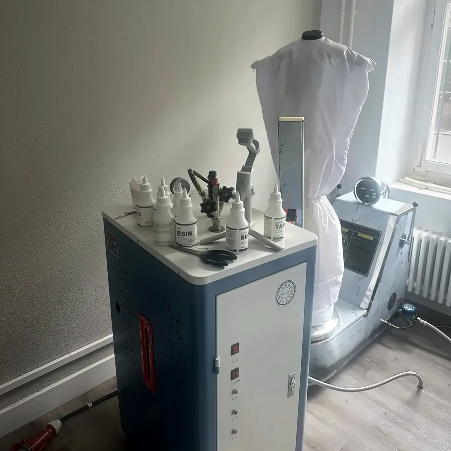 Detachur-Station und Dampfpuppe im Atelier