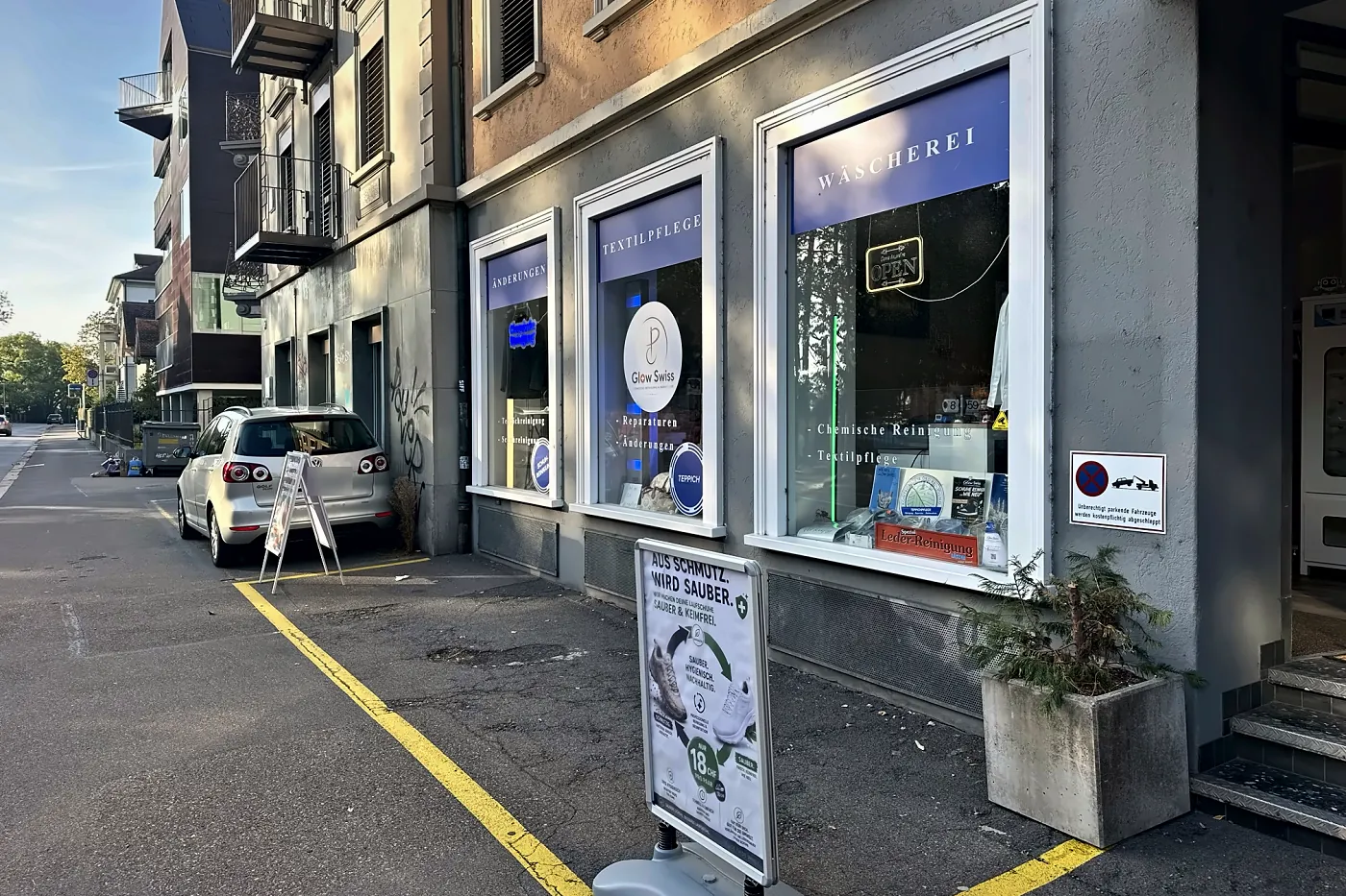 Die Ladenfront von Glow Swiss an der Seestrasse 410, Zürich