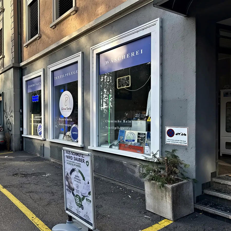 Die Ladenfront von Glow Swiss an der Seestrasse 410, Zürich